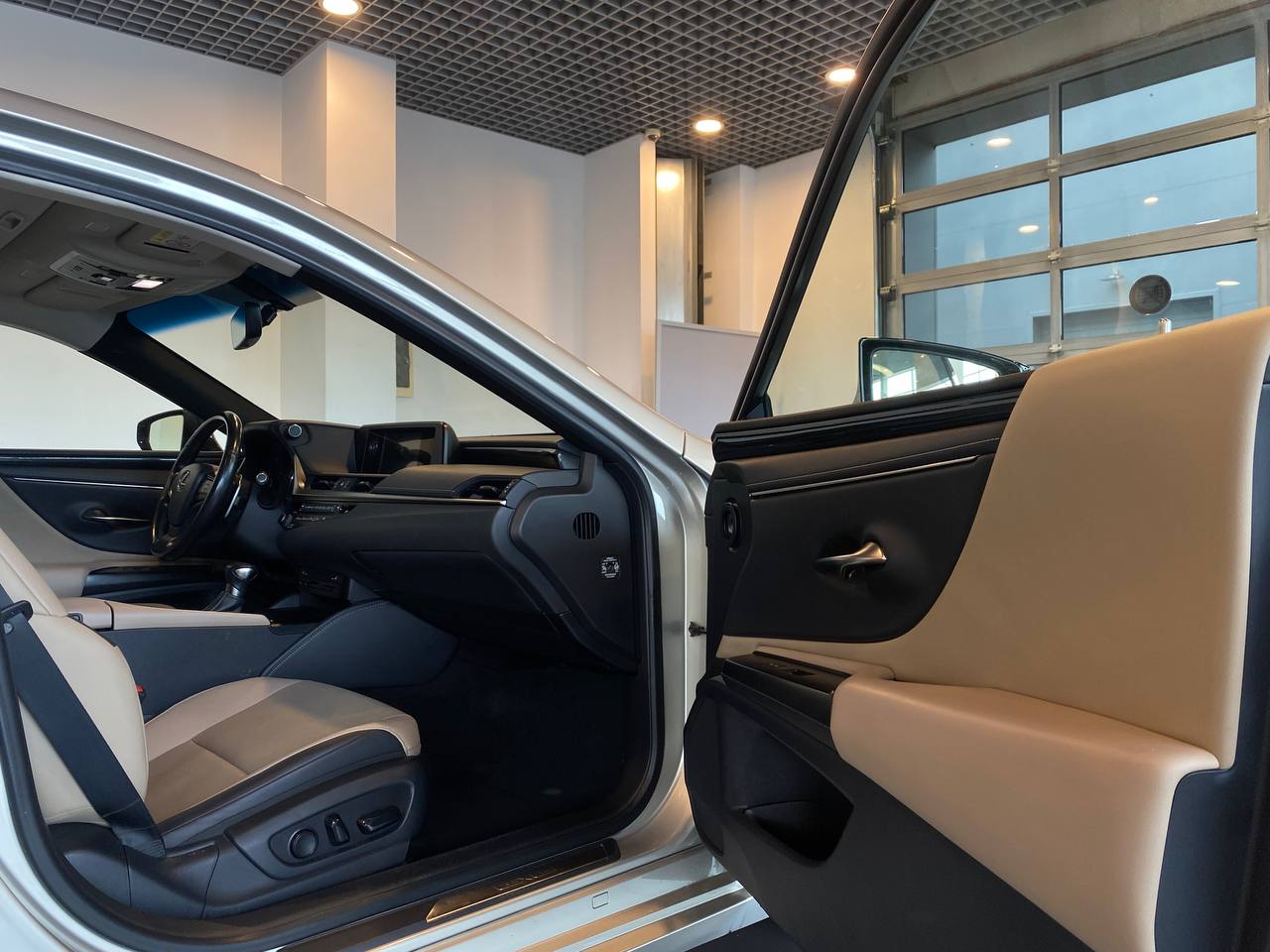 LEXUS ES 200
