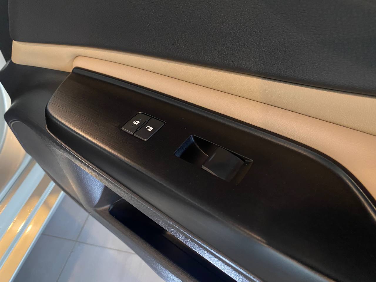 LEXUS ES 200