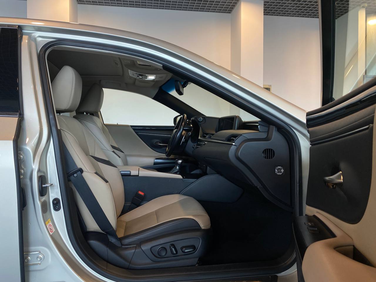 LEXUS ES 200