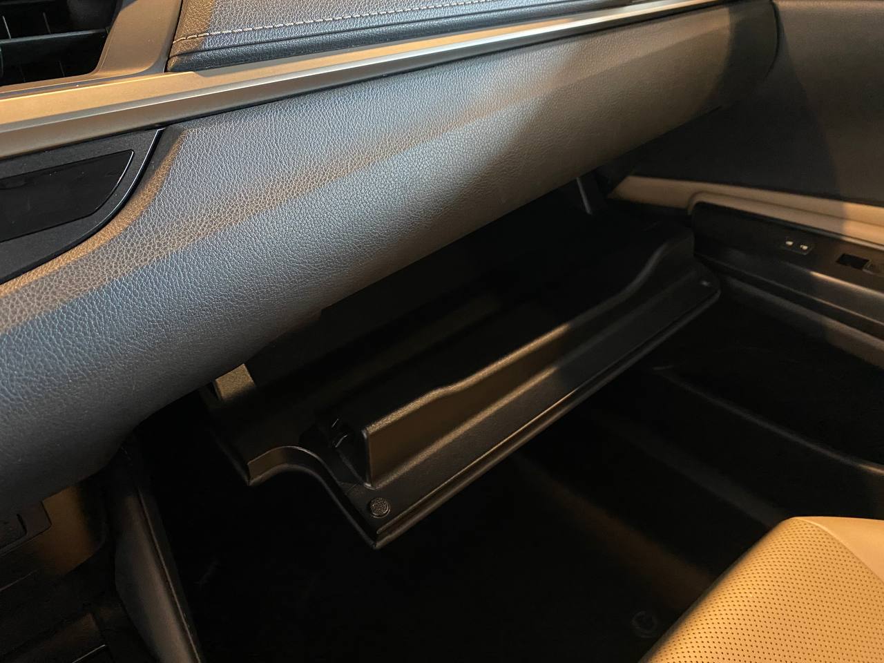 LEXUS ES 200