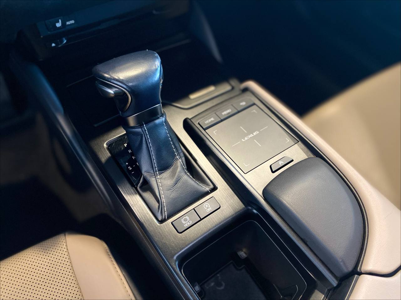 LEXUS ES 200