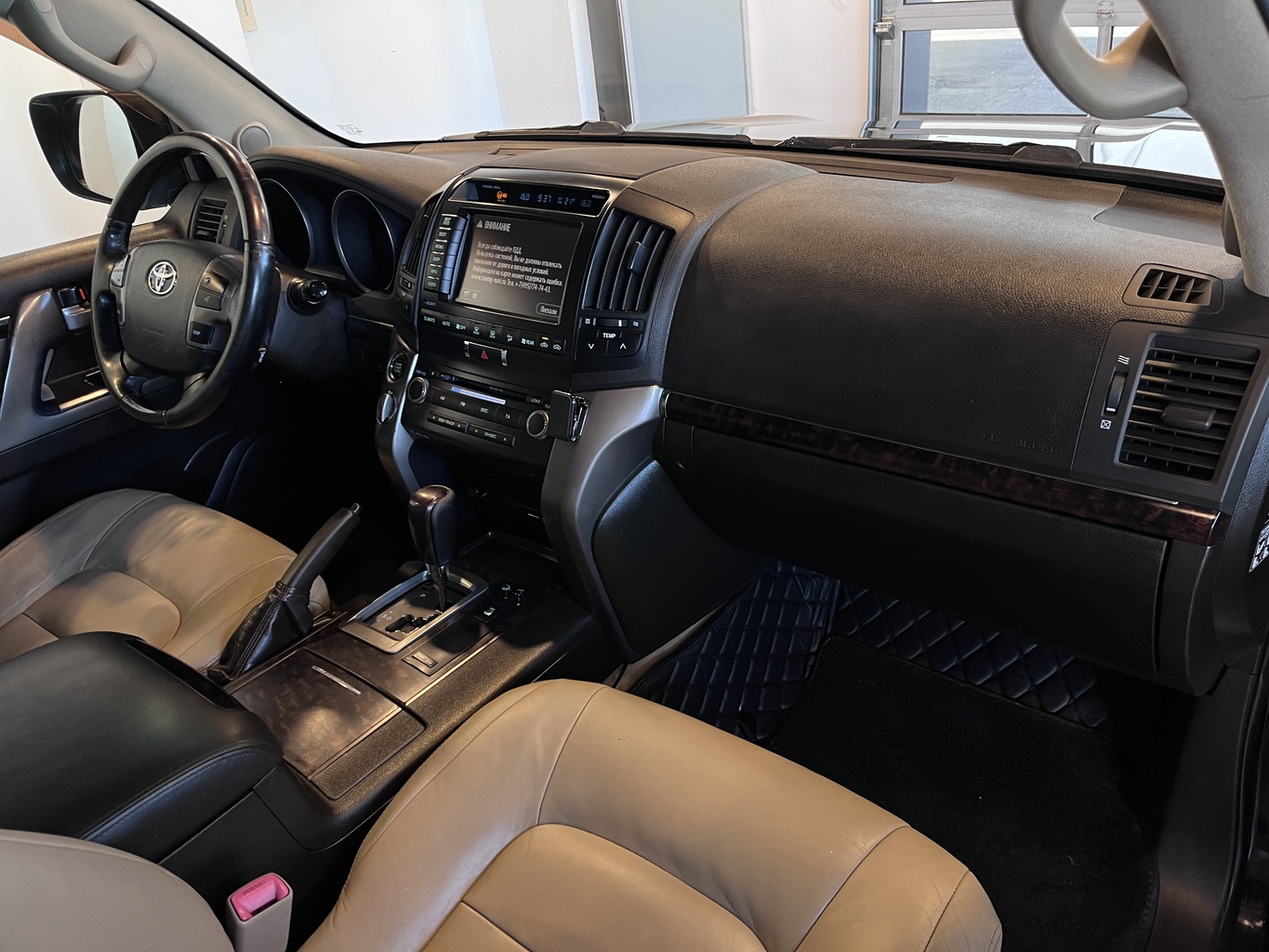 TOYOTA LAND CRUSER