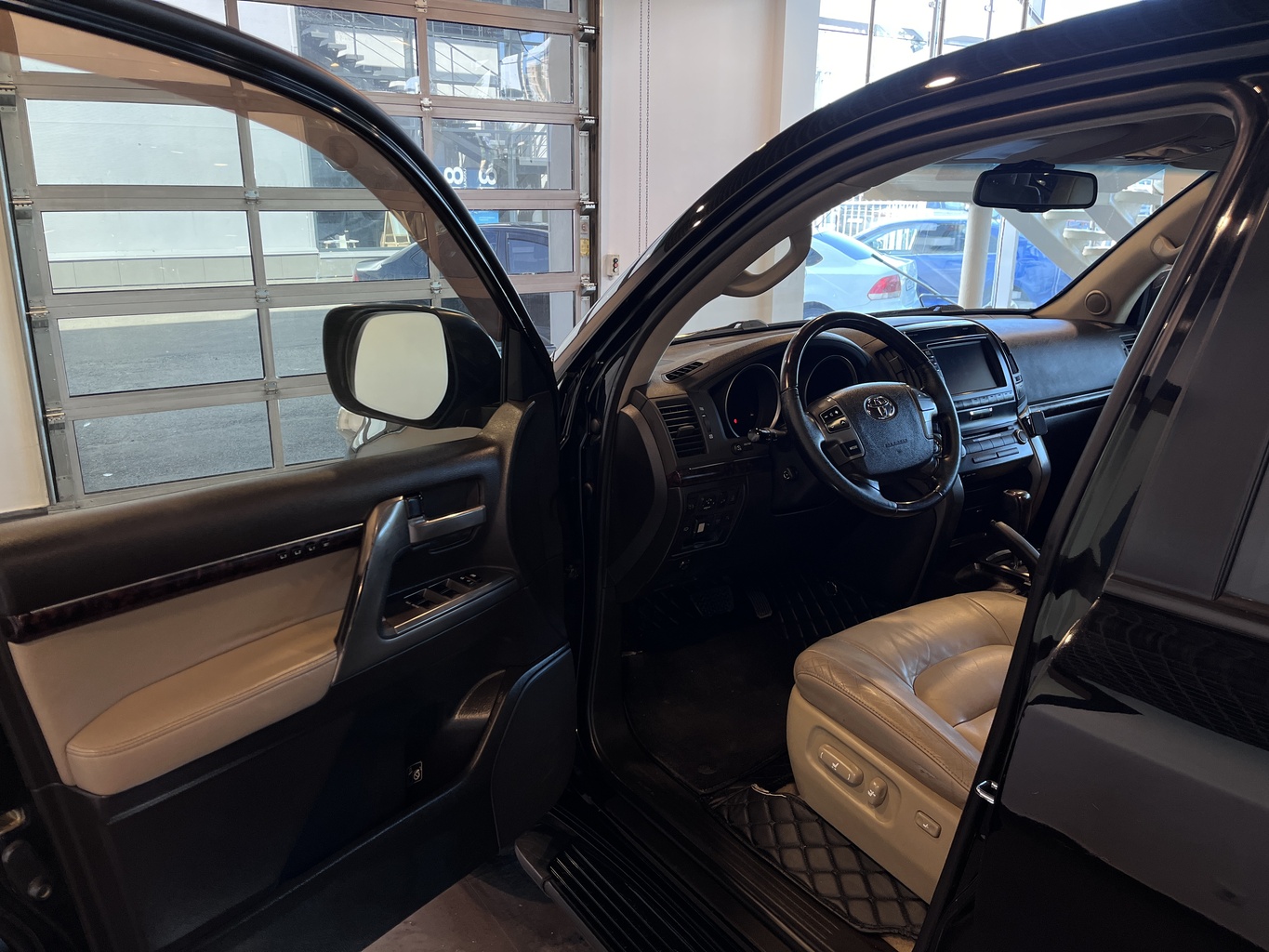 TOYOTA LAND CRUSER