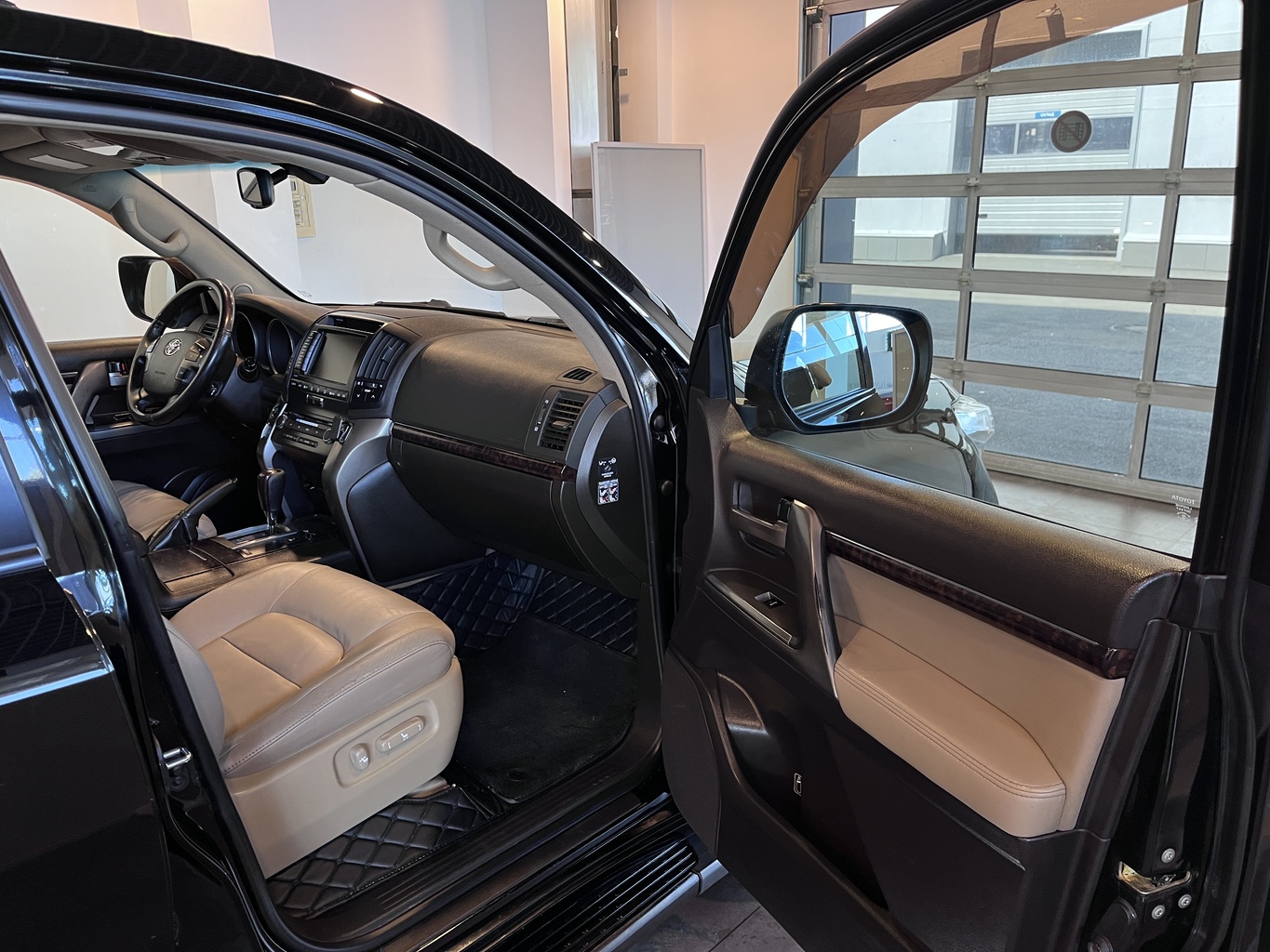 TOYOTA LAND CRUSER