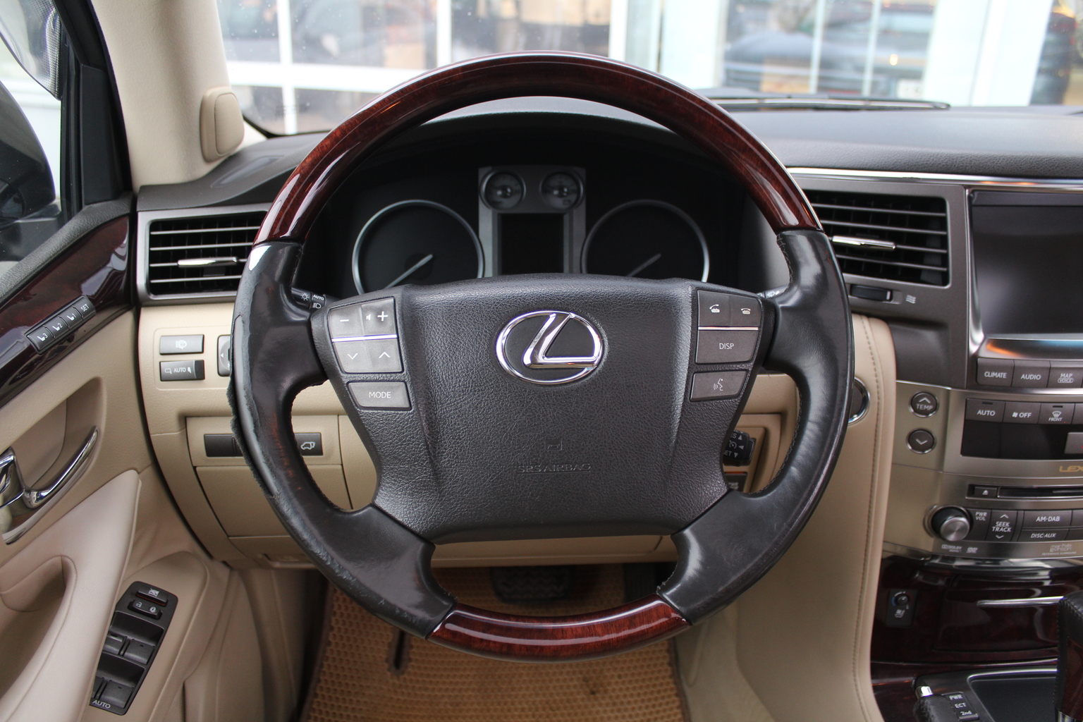 LEXUS LX 570