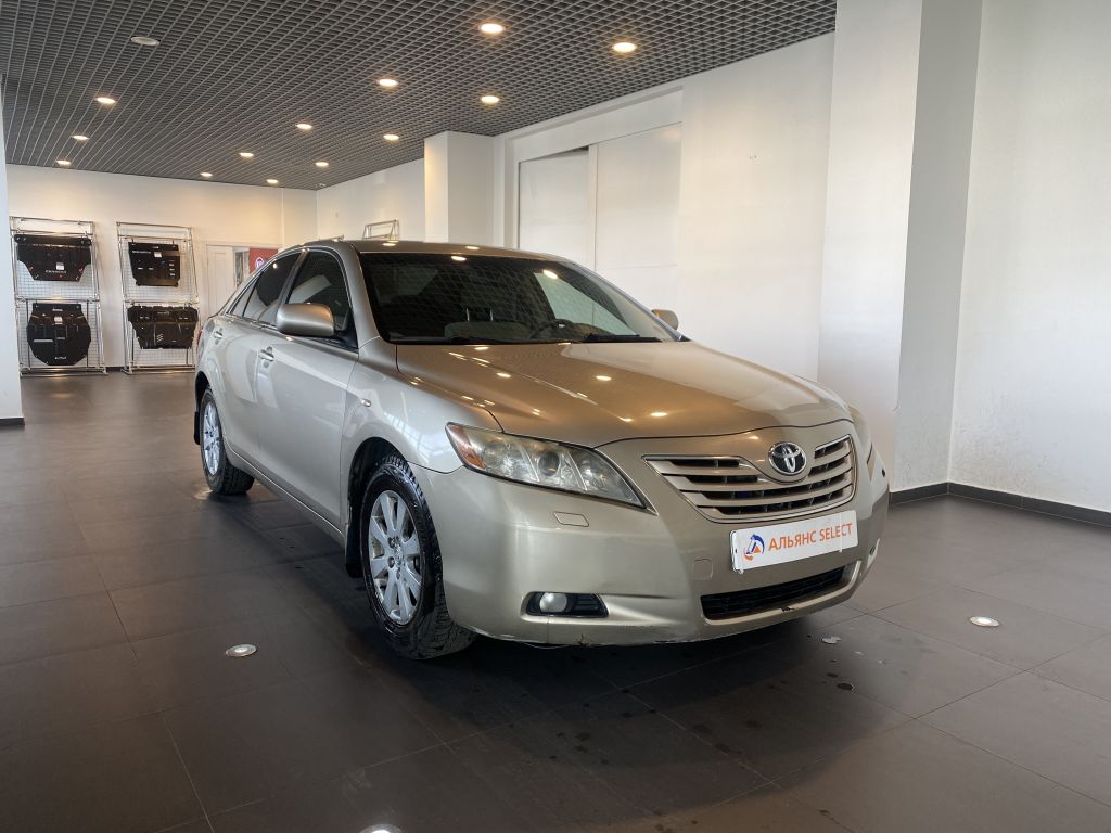 TOYOTA CAMRY