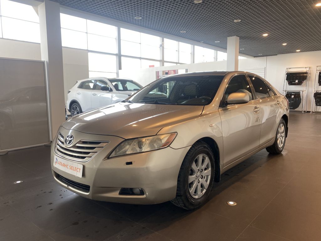 TOYOTA CAMRY