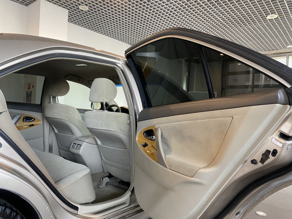 TOYOTA CAMRY