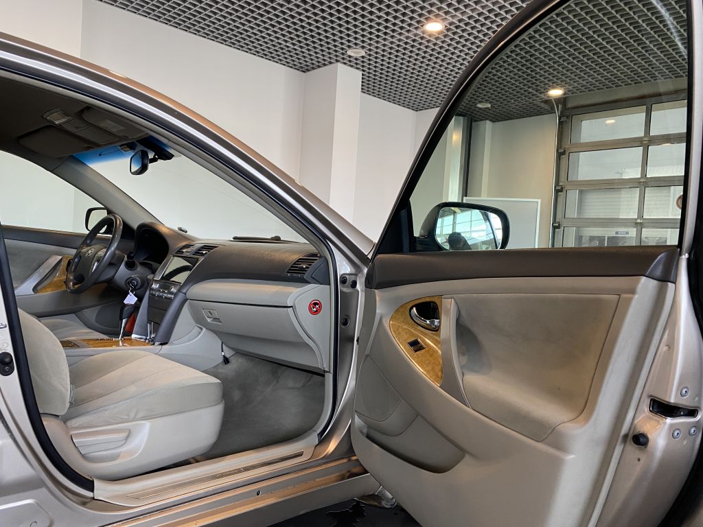 TOYOTA CAMRY