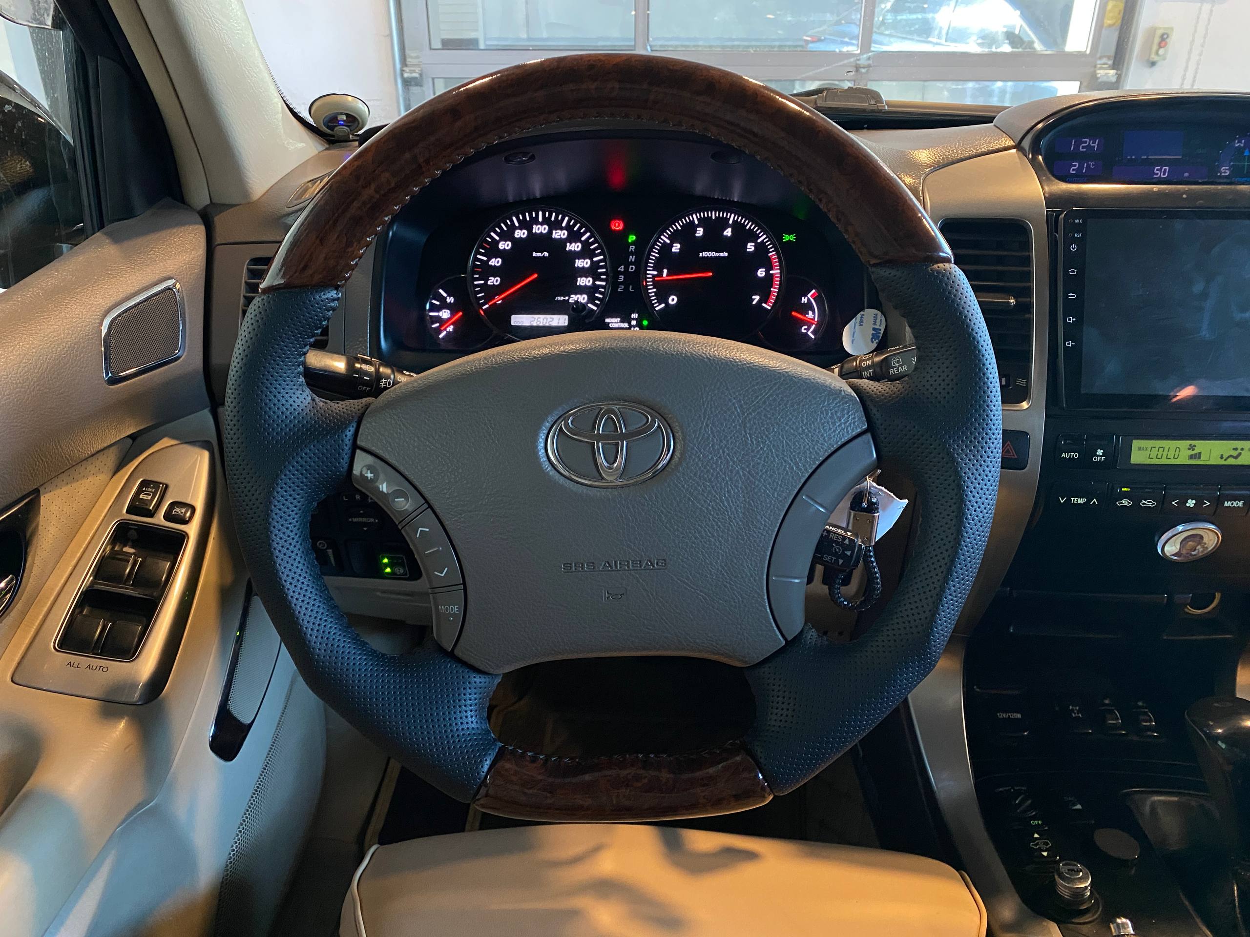 TOYOTA LAND CRUISER PRADO