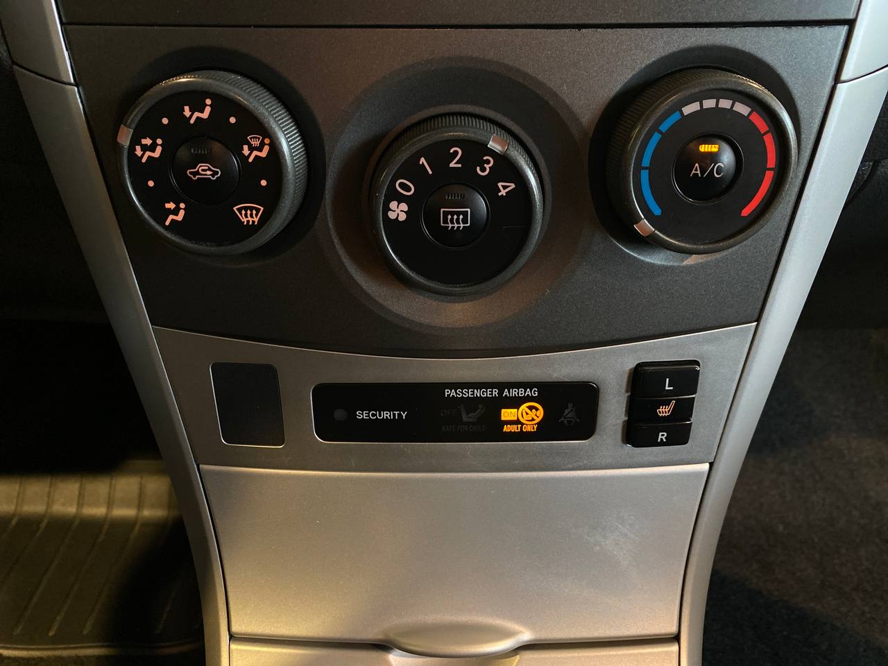 TOYOTA COROLLA