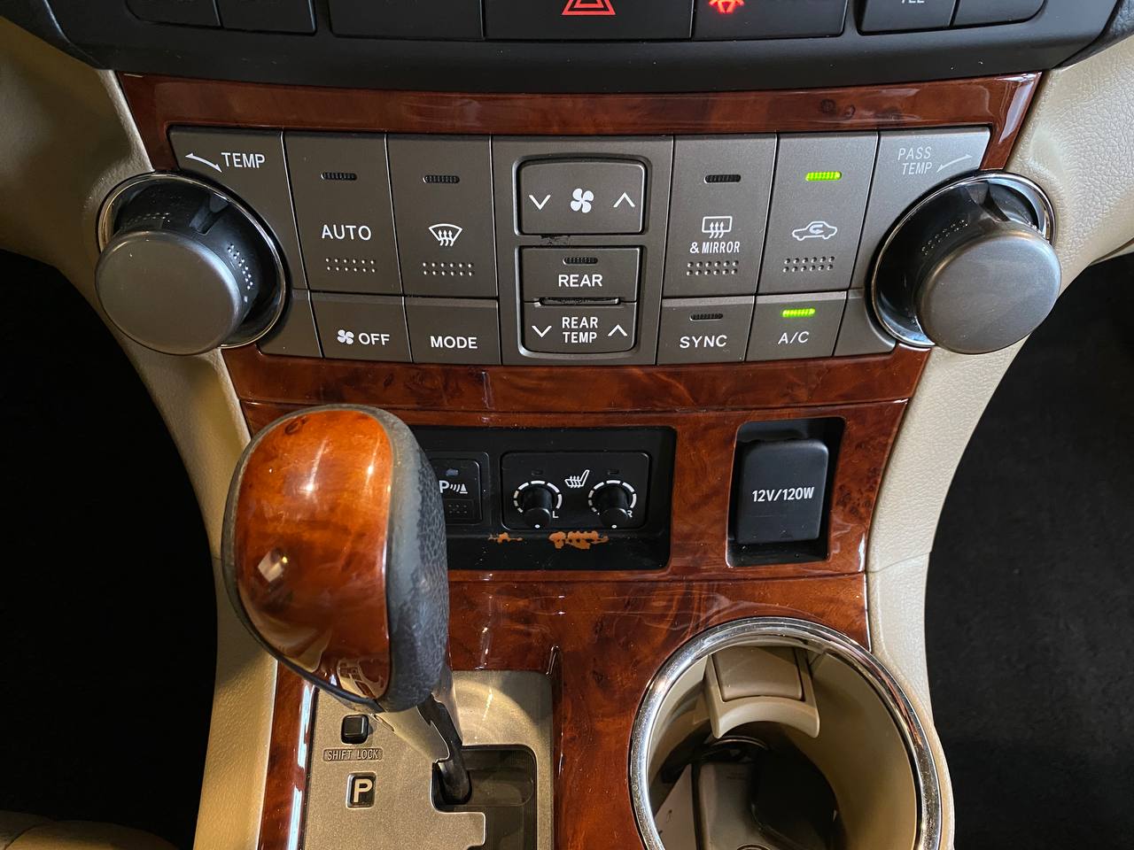 TOYOTA HIGHLANDER