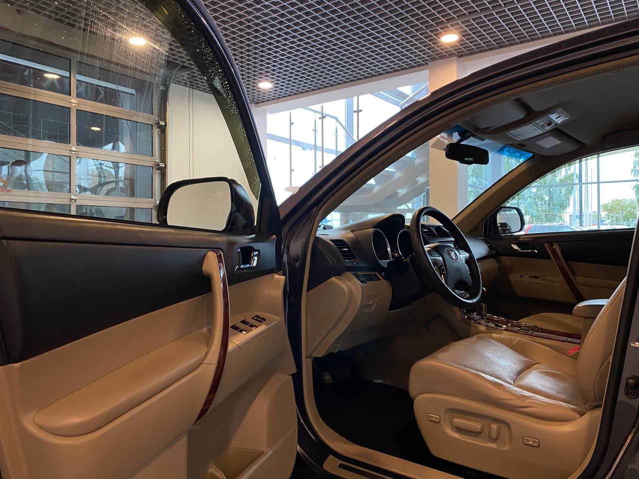 TOYOTA HIGHLANDER
