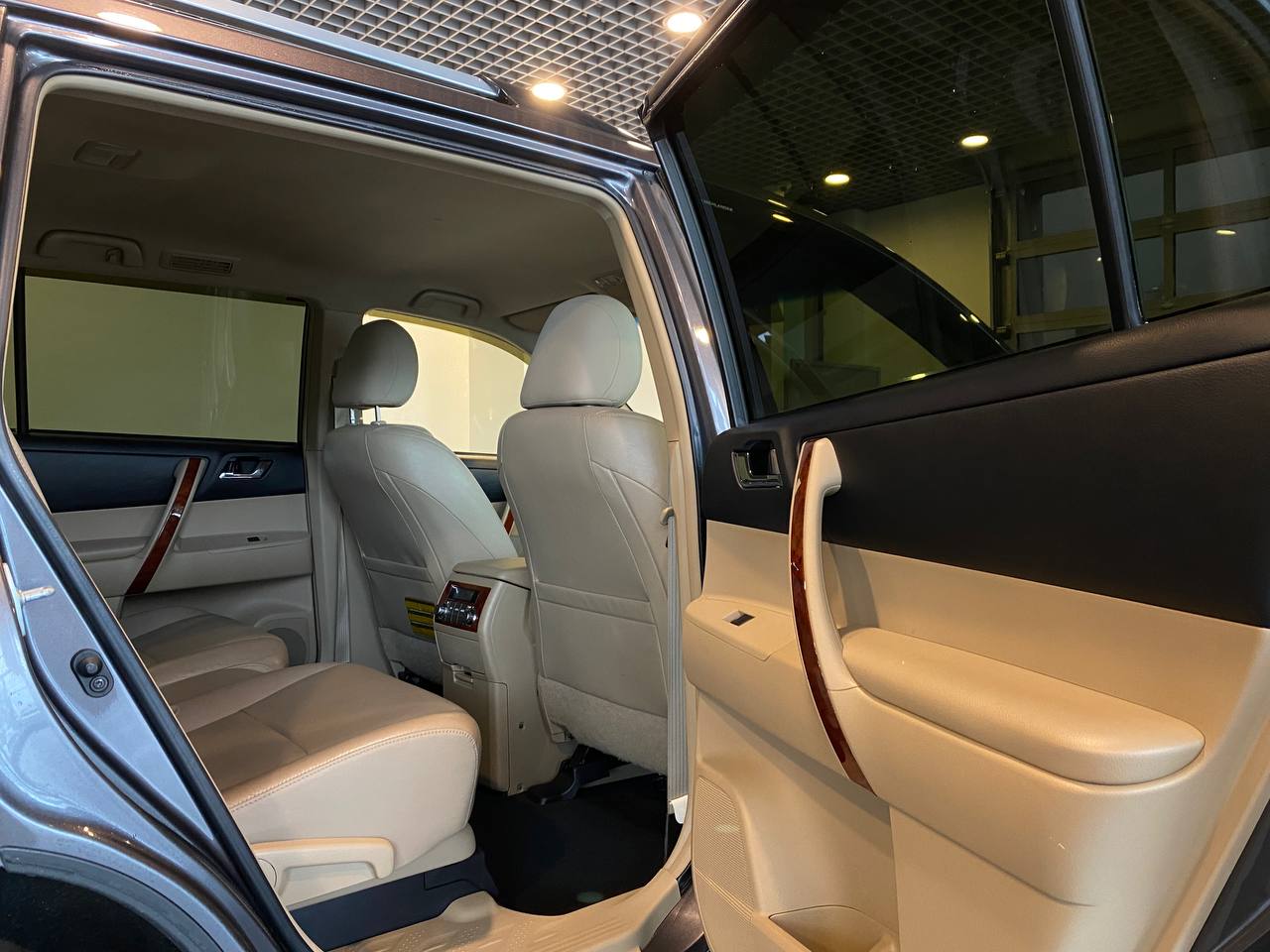 TOYOTA HIGHLANDER