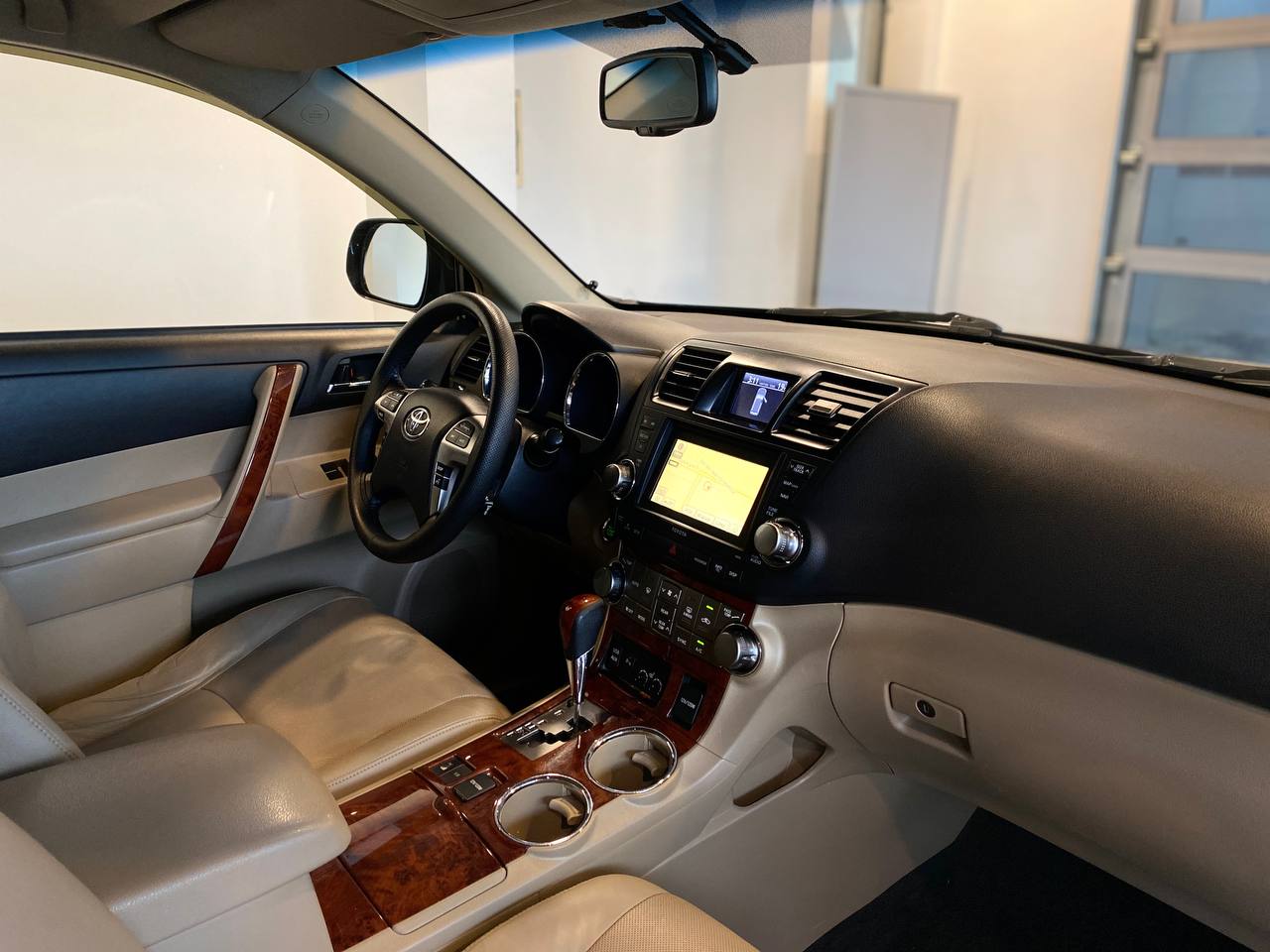 TOYOTA HIGHLANDER