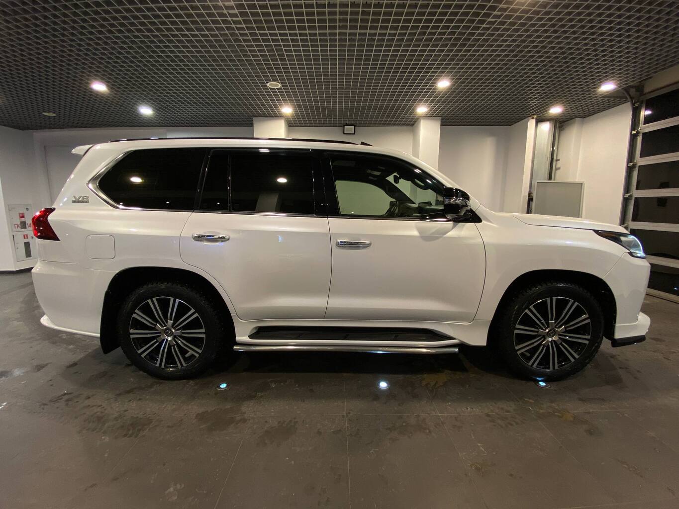 LEXUS LX570