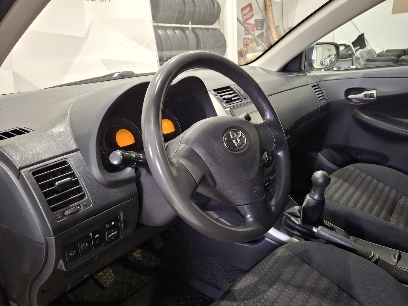 TOYOTA COROLLA