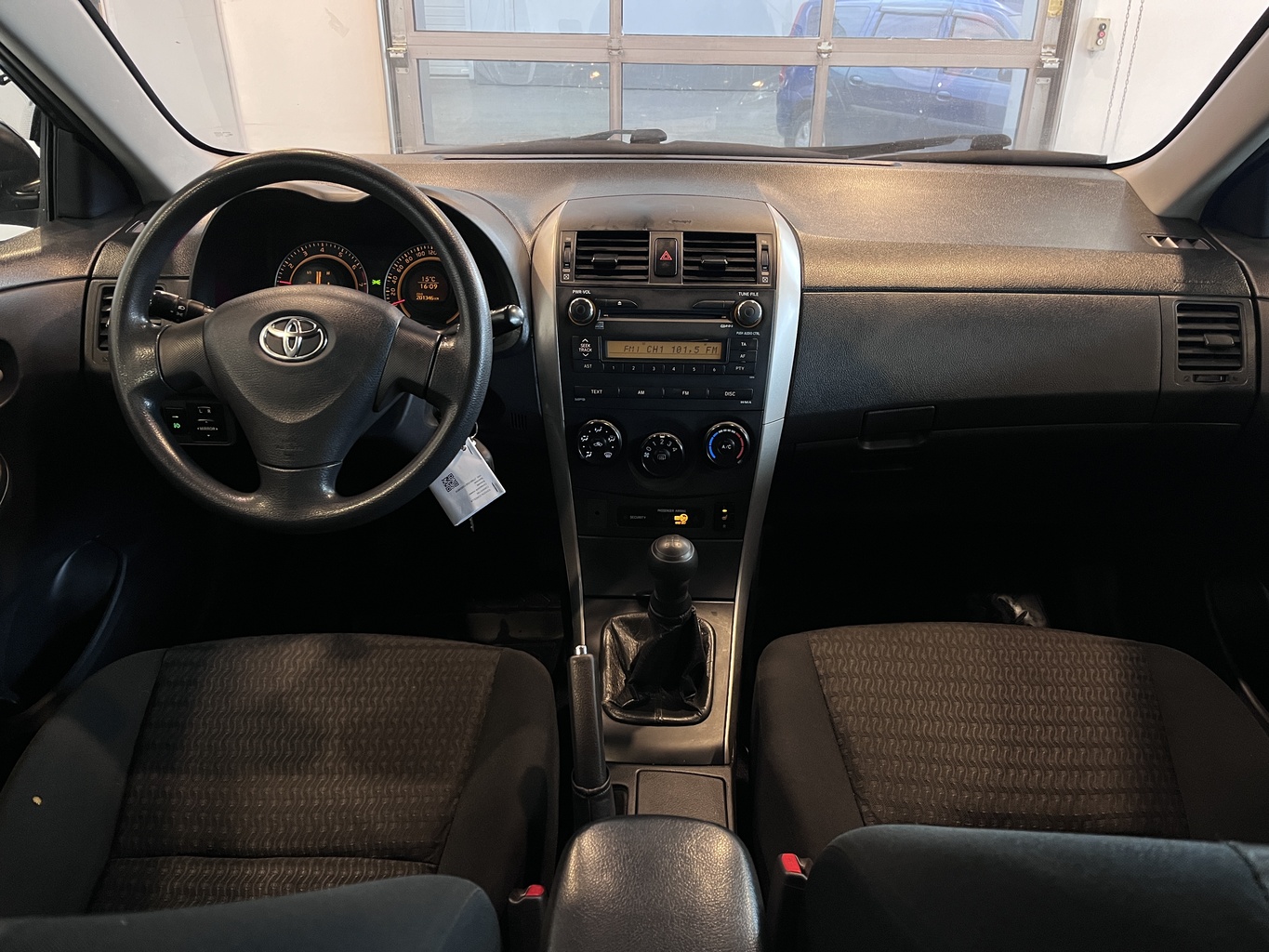 TOYOTA COROLLA