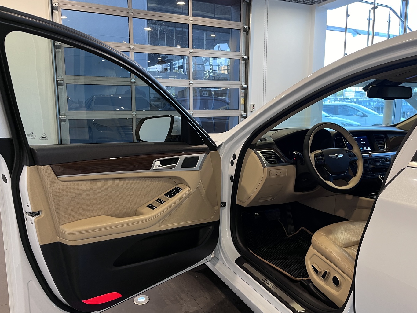 HYUNDAI GENESIS