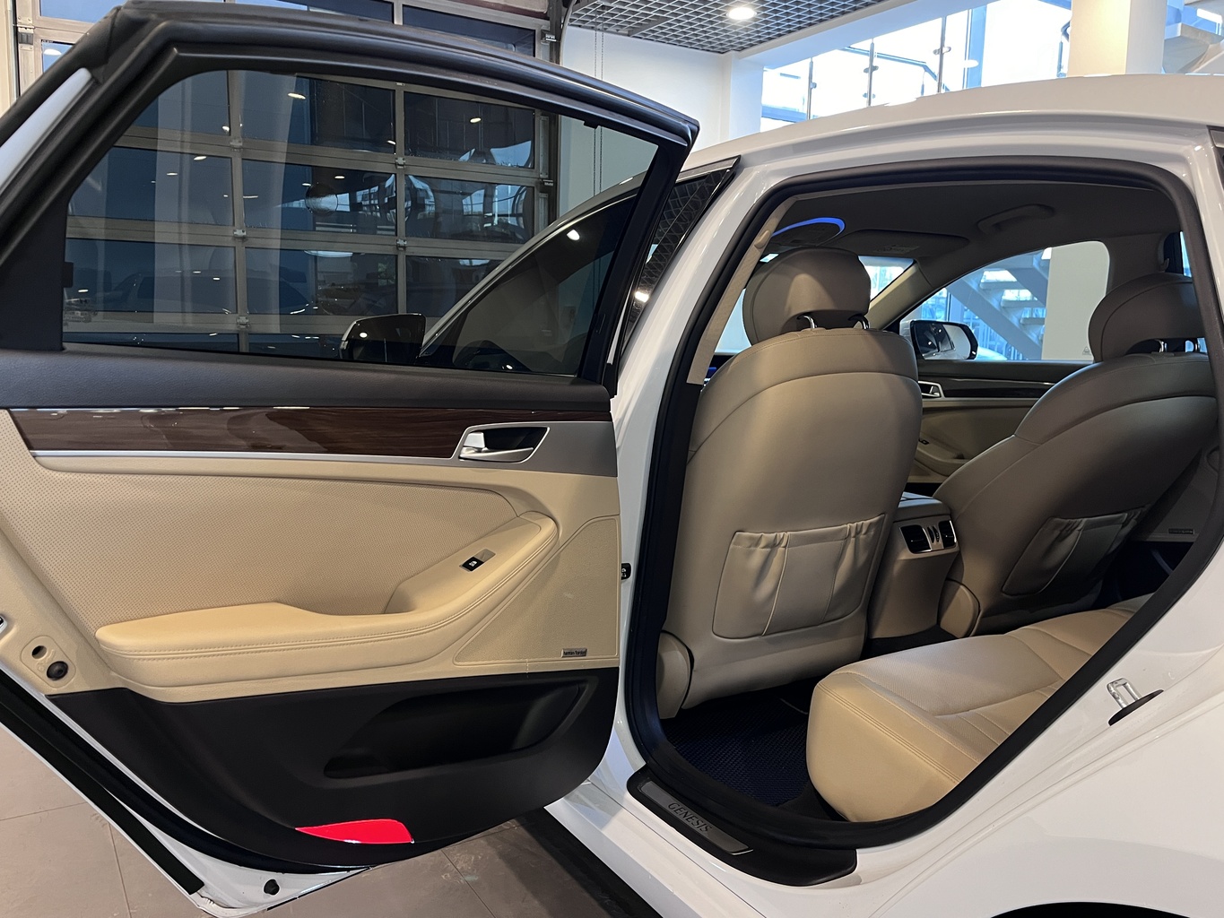 HYUNDAI GENESIS