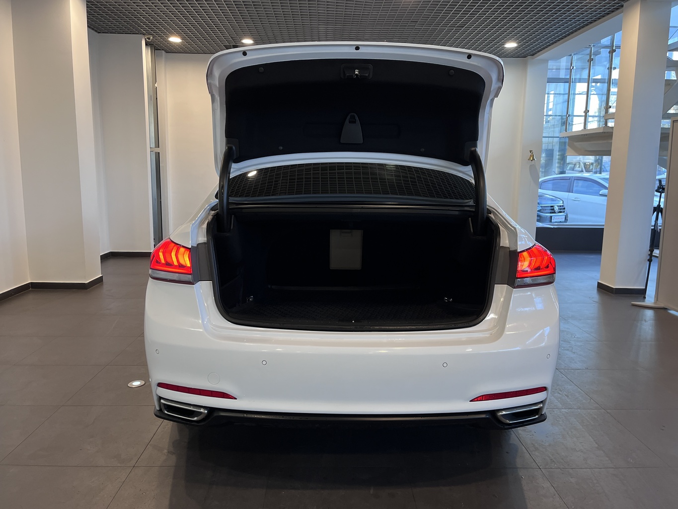 HYUNDAI GENESIS