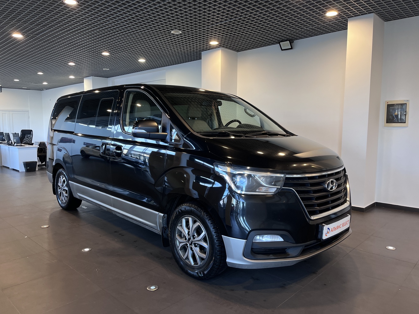 HYUNDAI H1