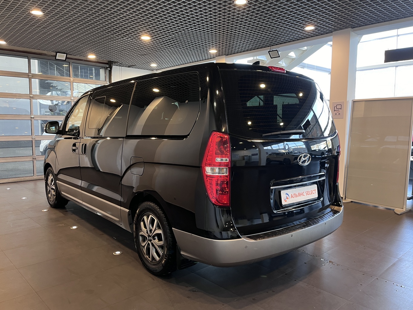HYUNDAI H1