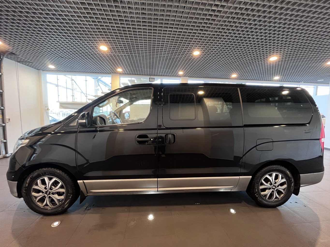 HYUNDAI H1