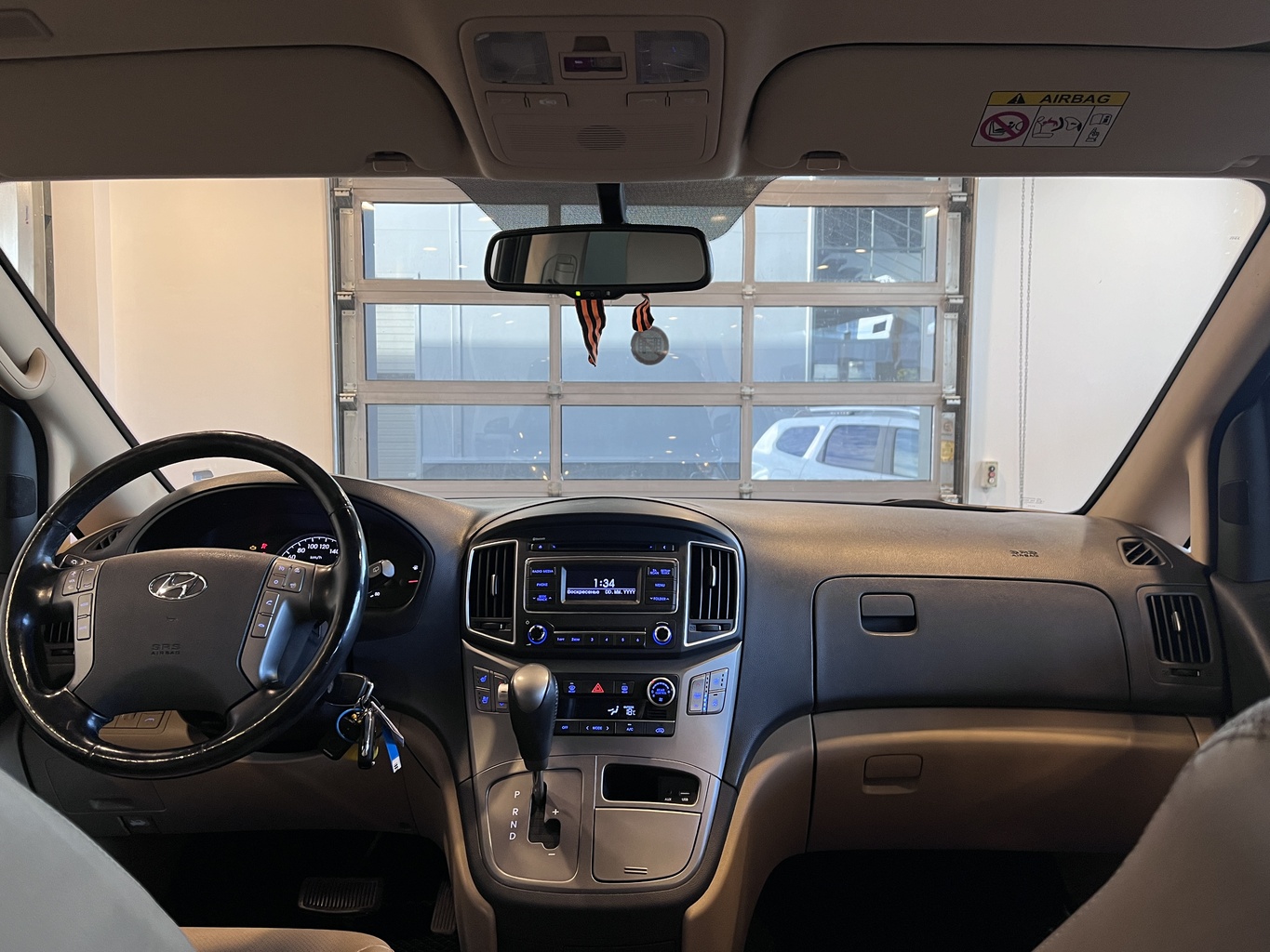 HYUNDAI H1