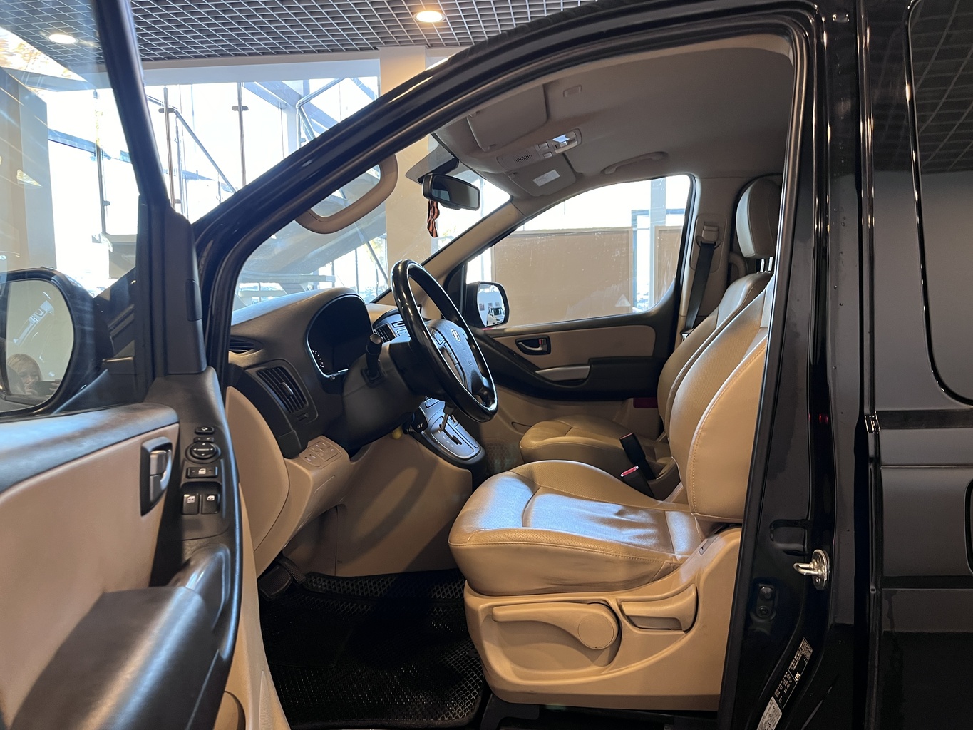 HYUNDAI H1