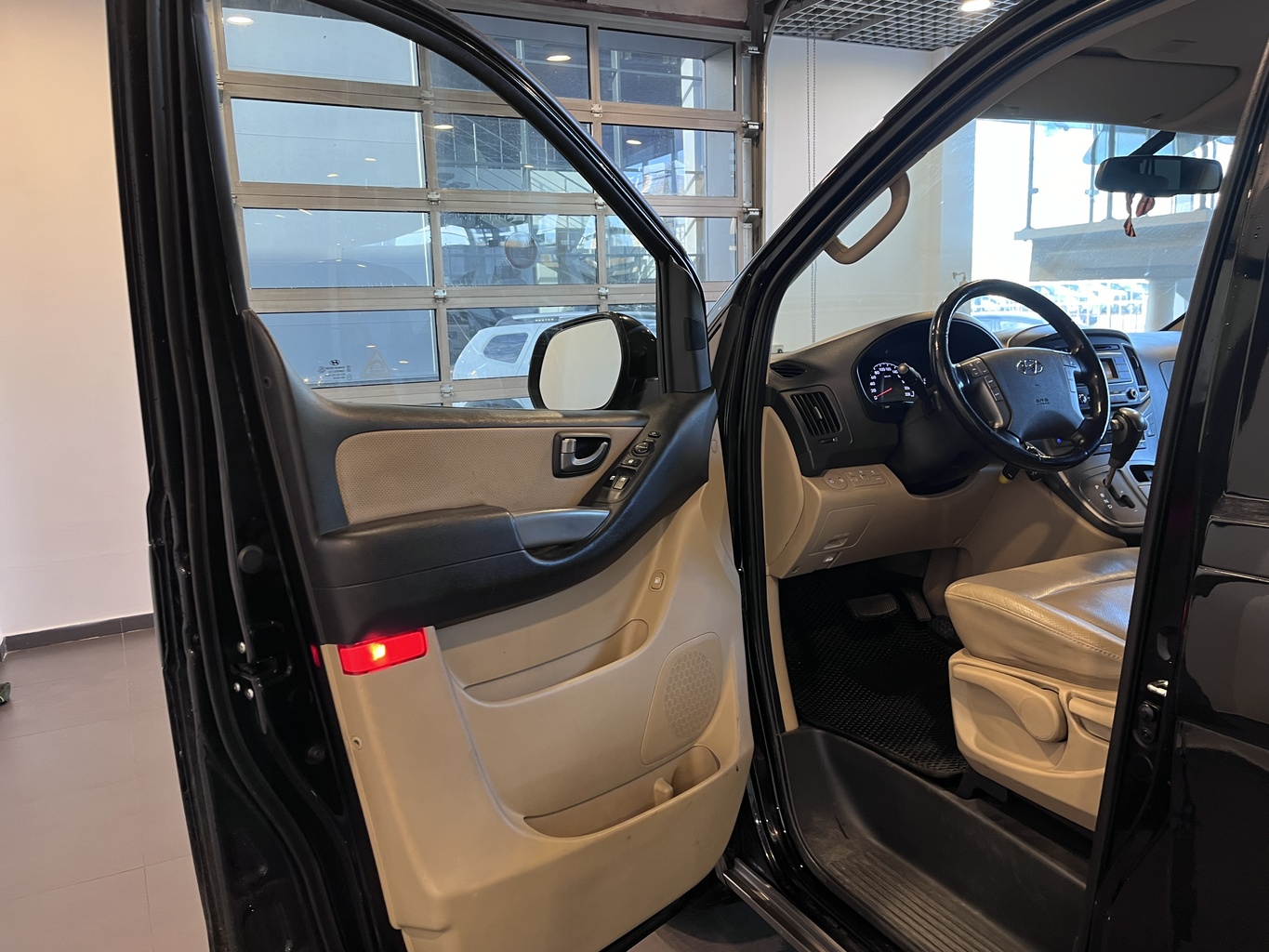 HYUNDAI H1