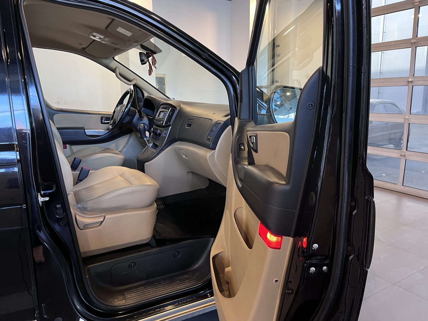 HYUNDAI H1