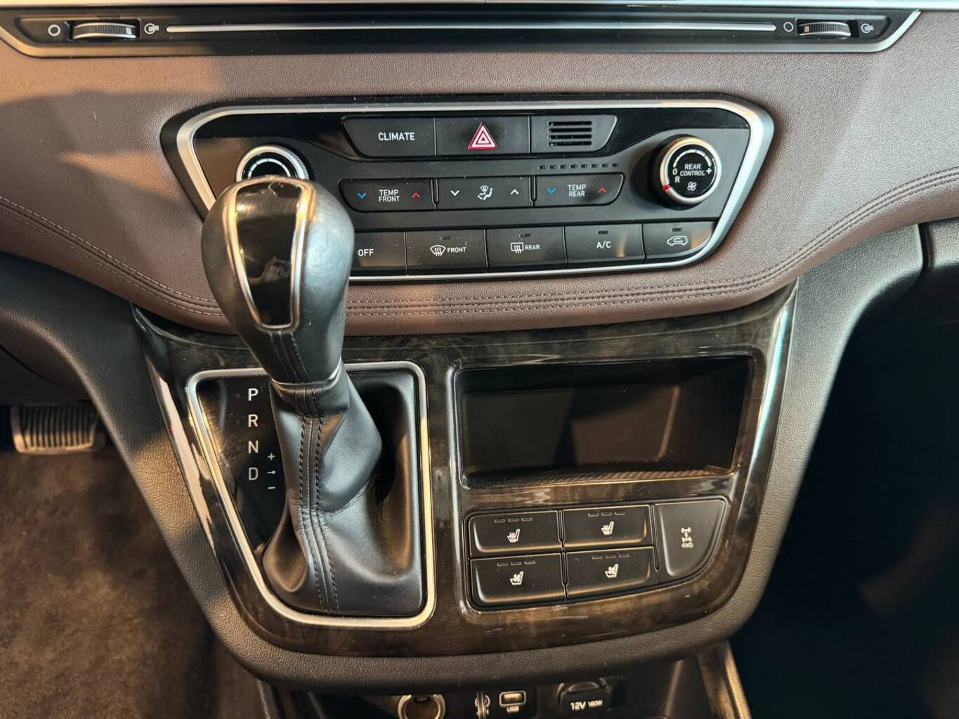 HYUNDAI GRAND STAREX