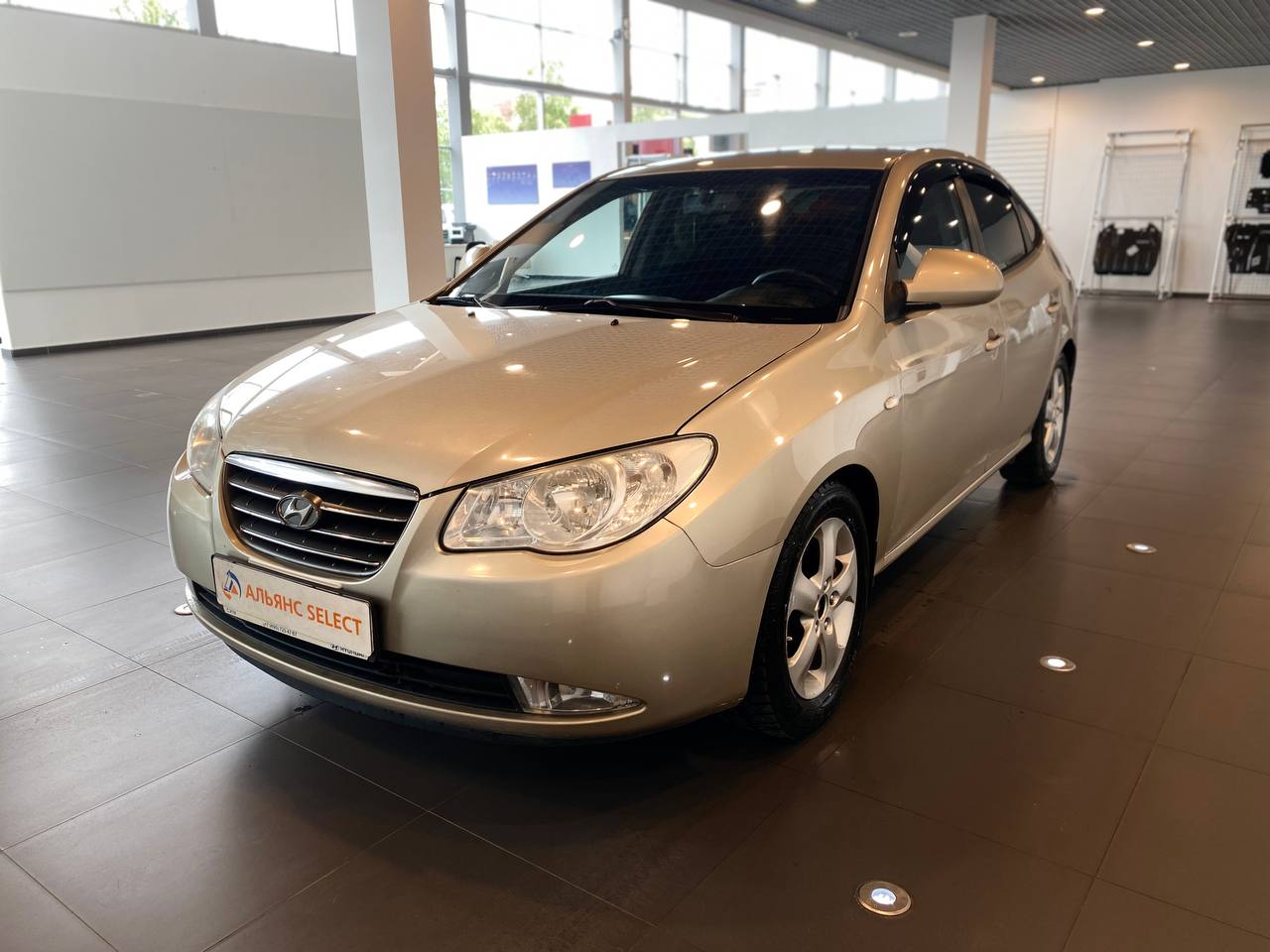 HYUNDAI ELANTRA