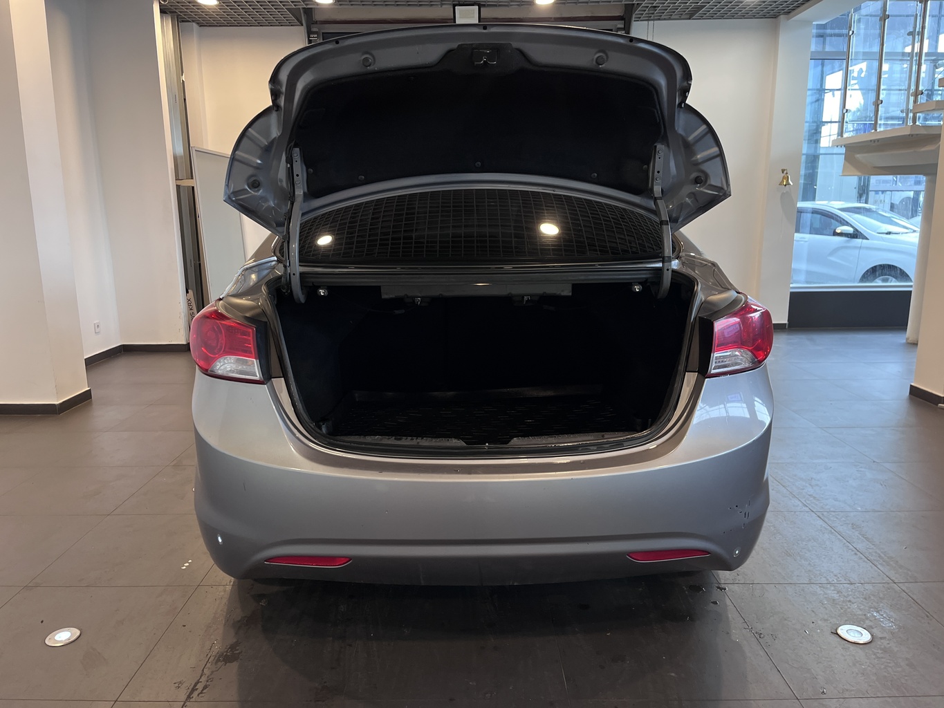 HYUNDAI ELANTRA