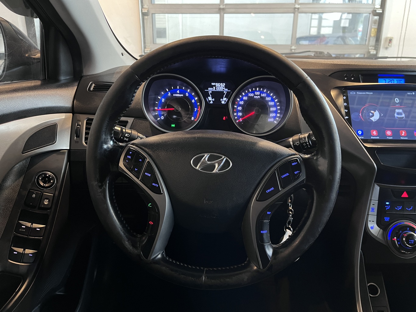 HYUNDAI ELANTRA