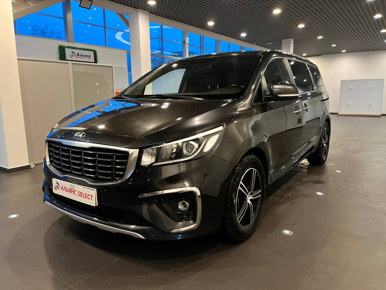 KIA CARNIVAL