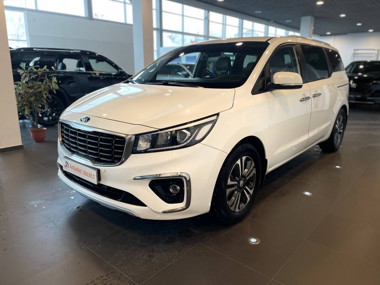 KIA CARNIVAL