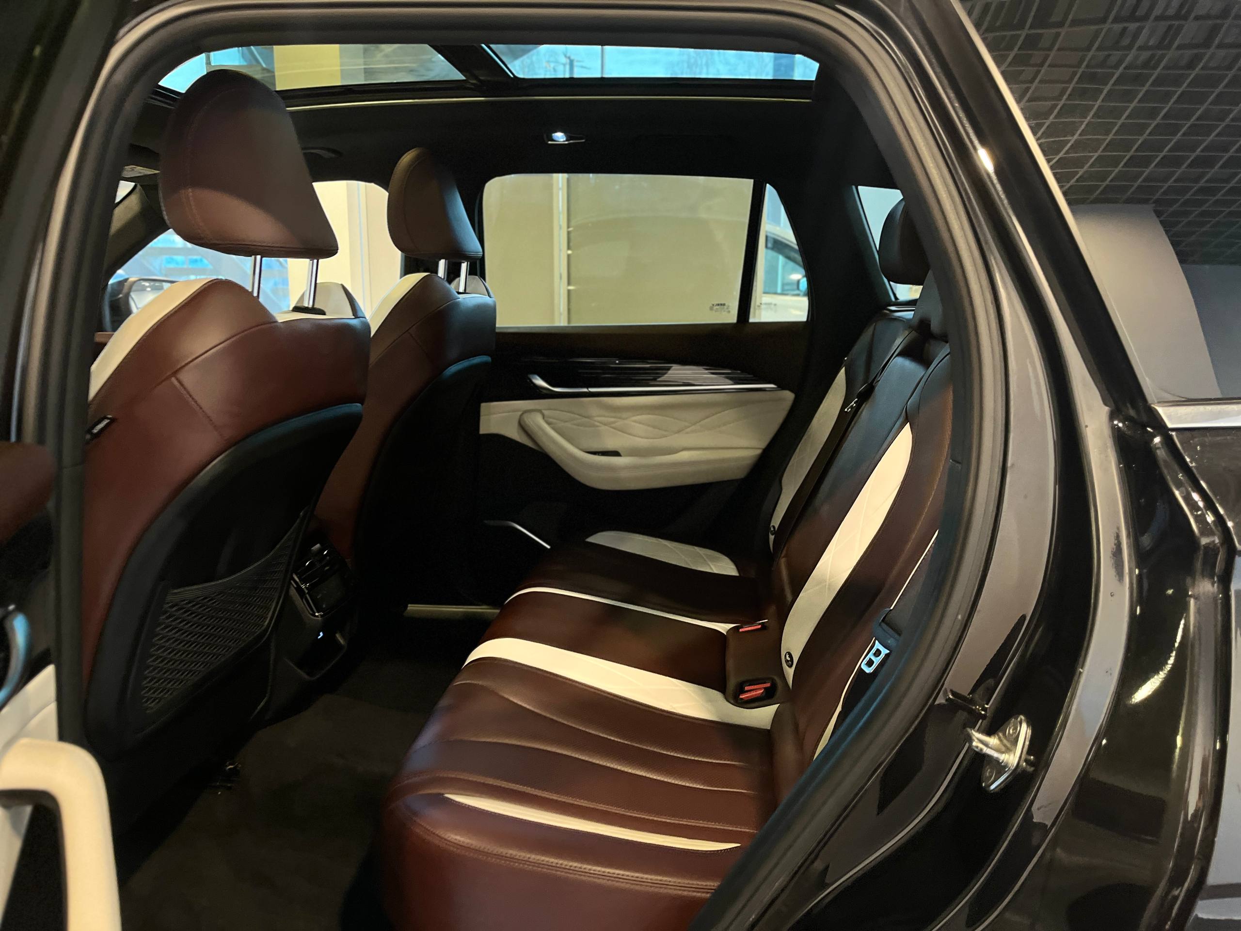 GEELY MONJARO (KX11)