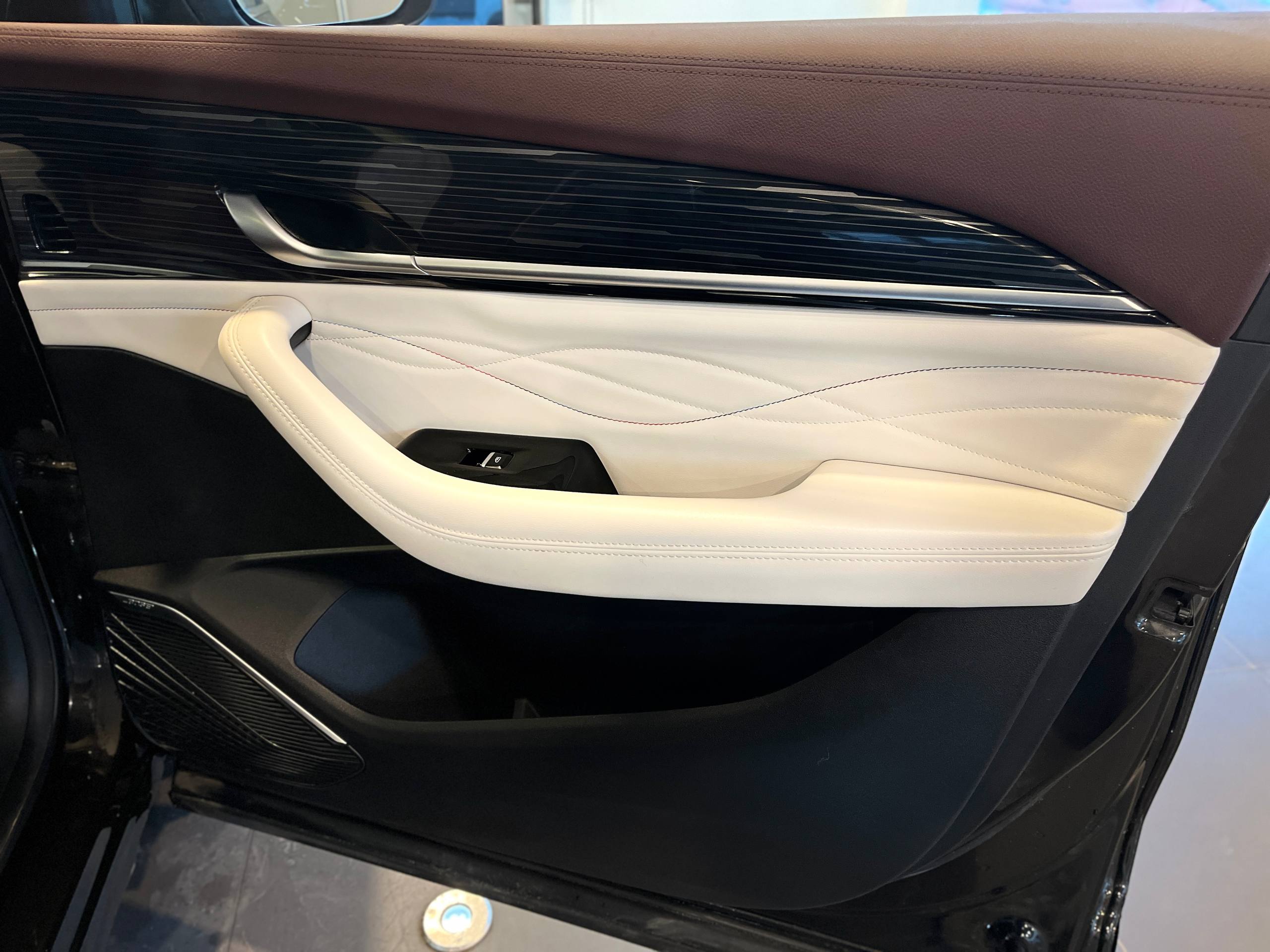 GEELY MONJARO (KX11)