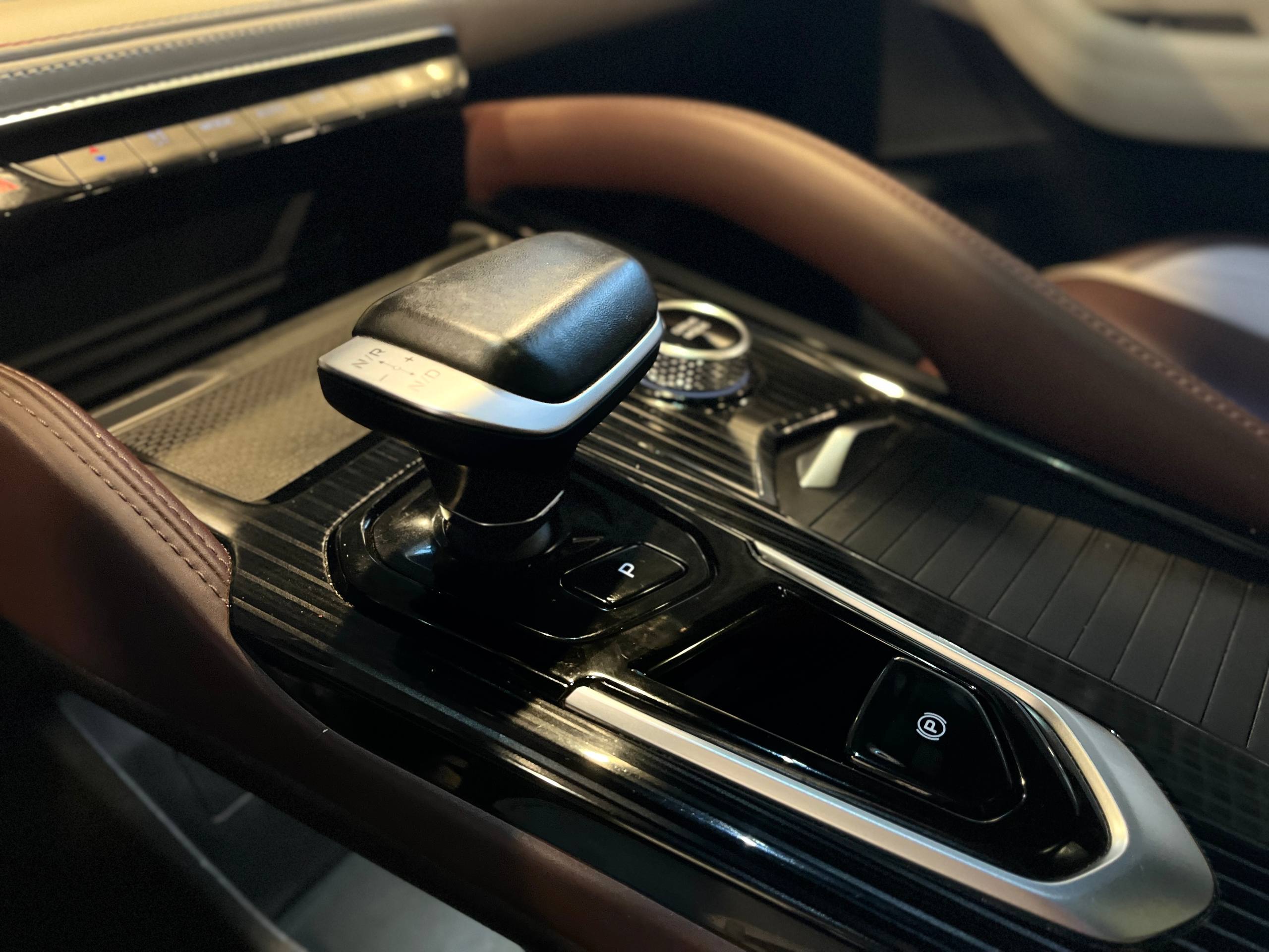 GEELY MONJARO (KX11)