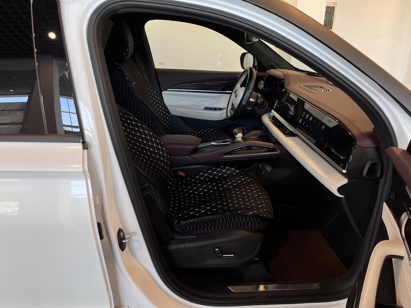 GEELY MONJARO (KX11)
