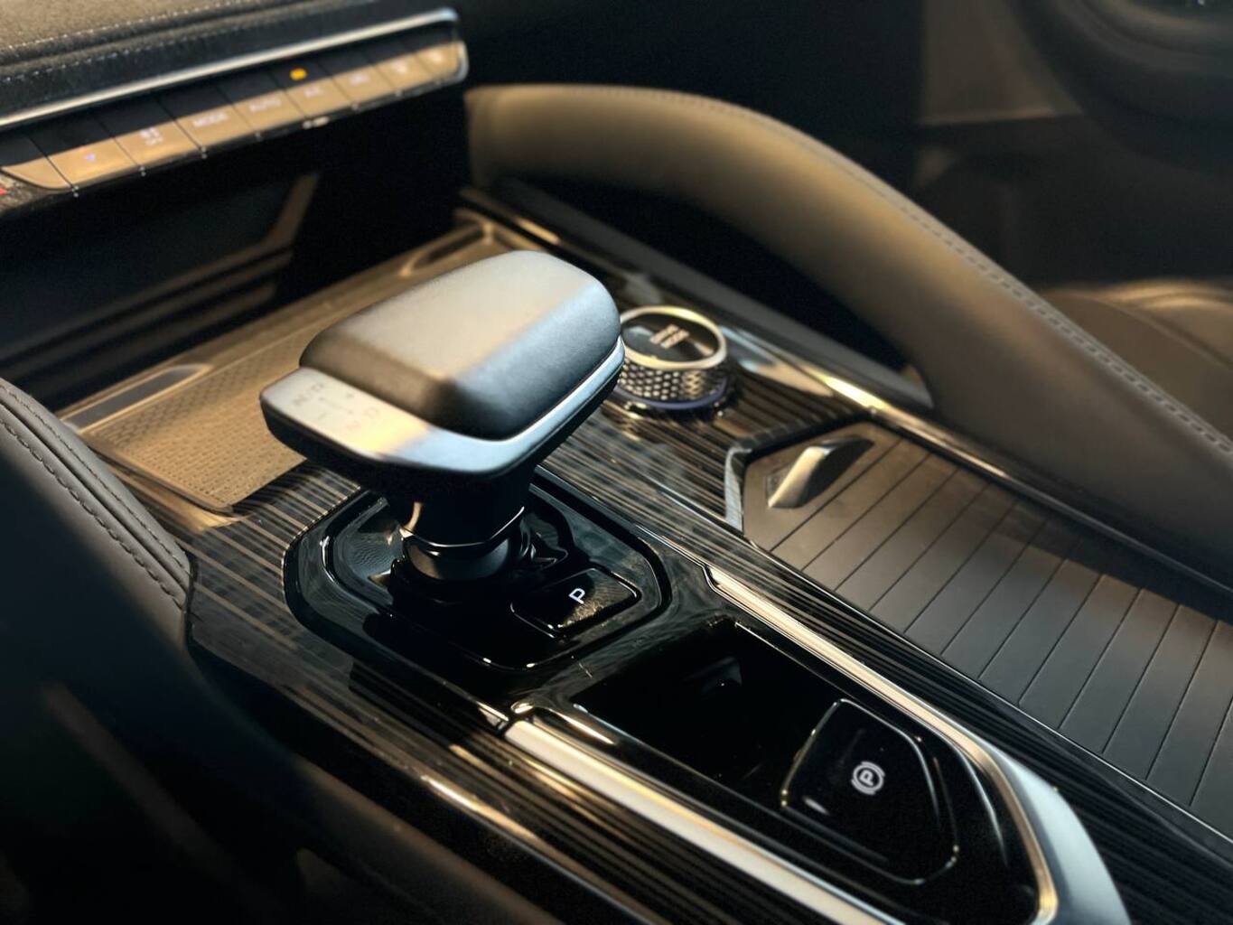 GEELY MONJARO (KX11)