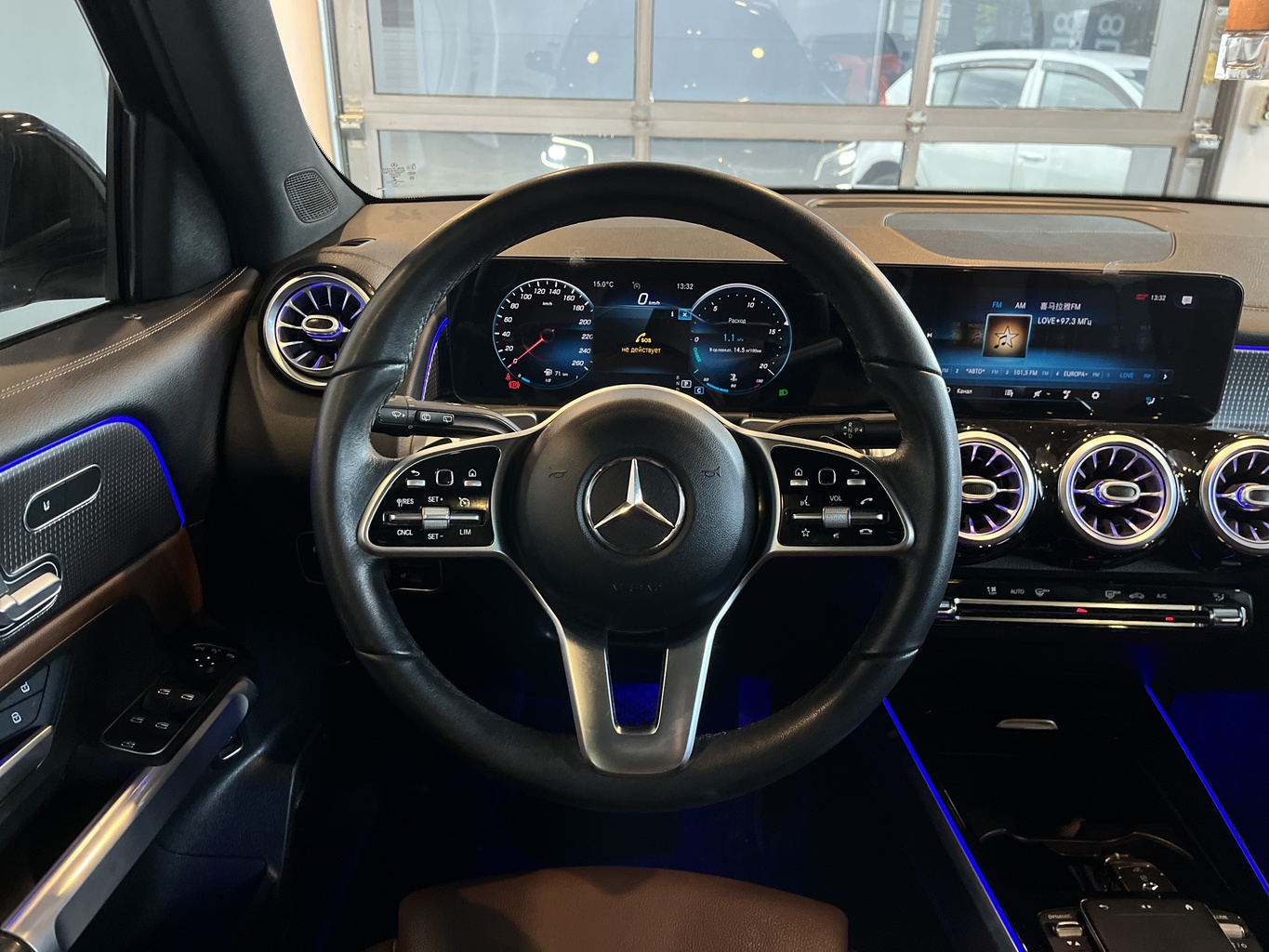MERCEDES-BENZ GLA