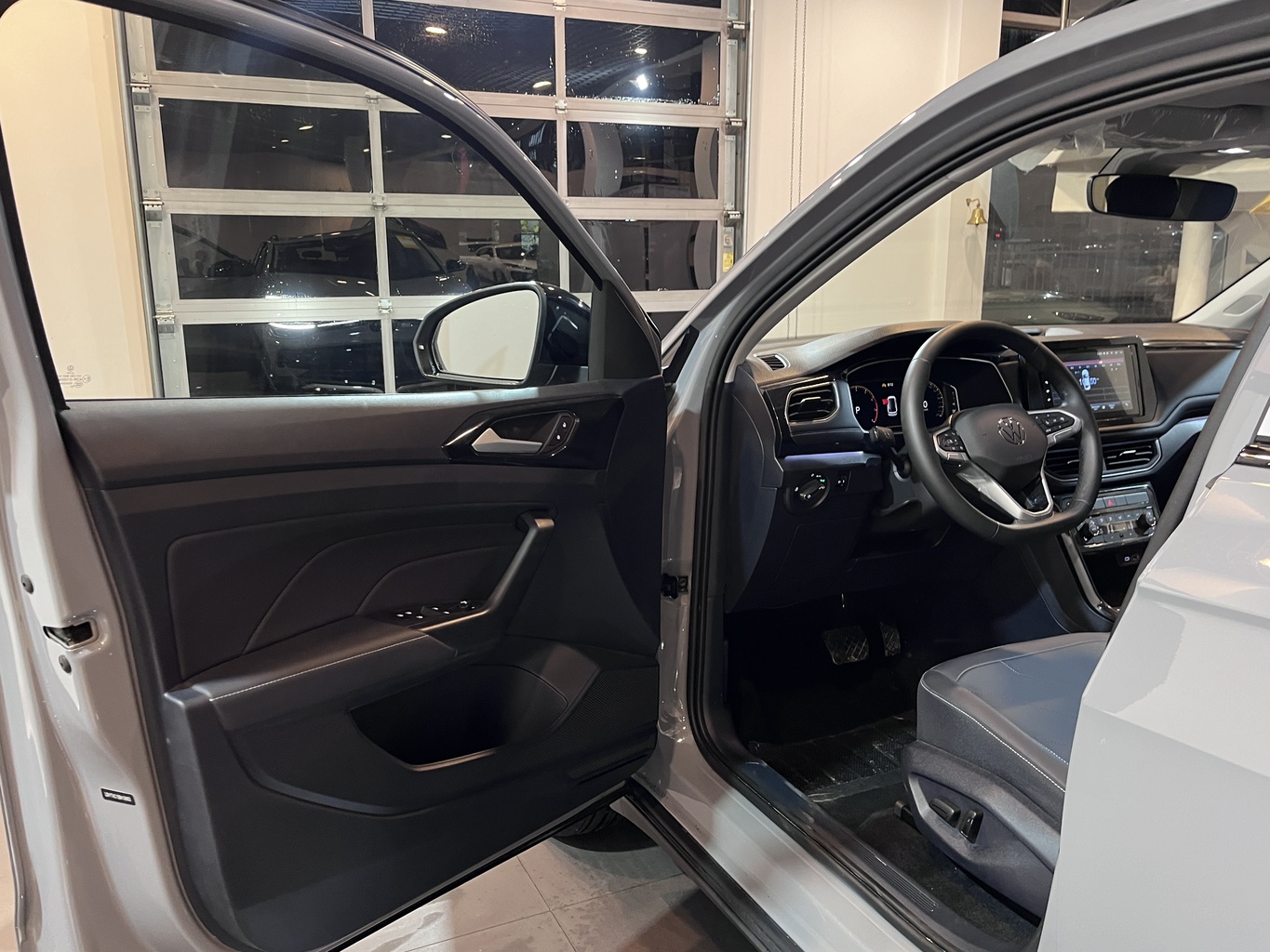 VOLKSWAGEN THARU