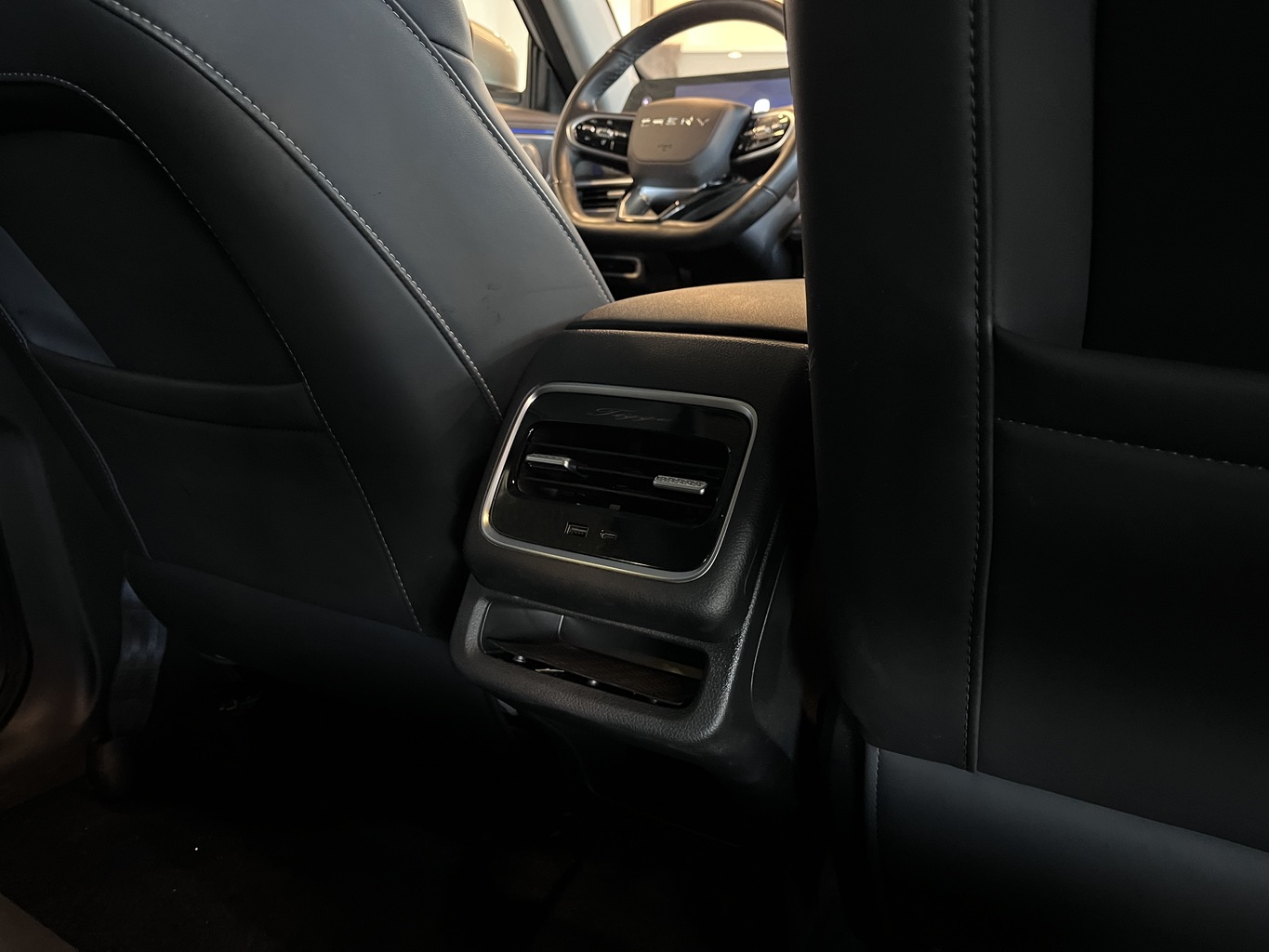 CHERY TIGGO 8