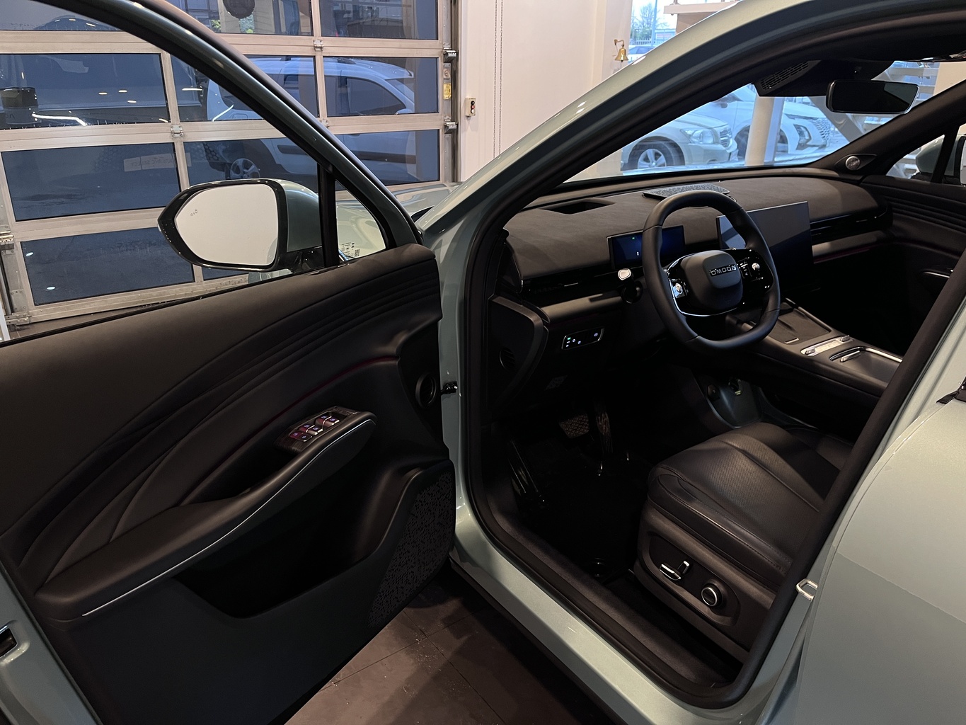 OMODA C7