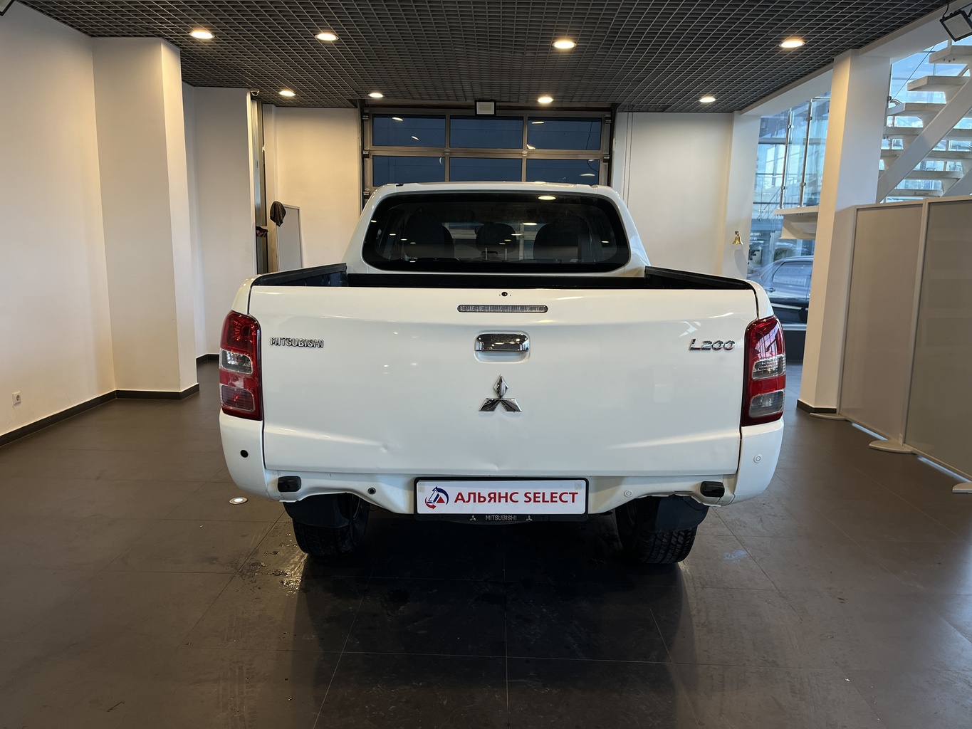 MITSUBISHI L200