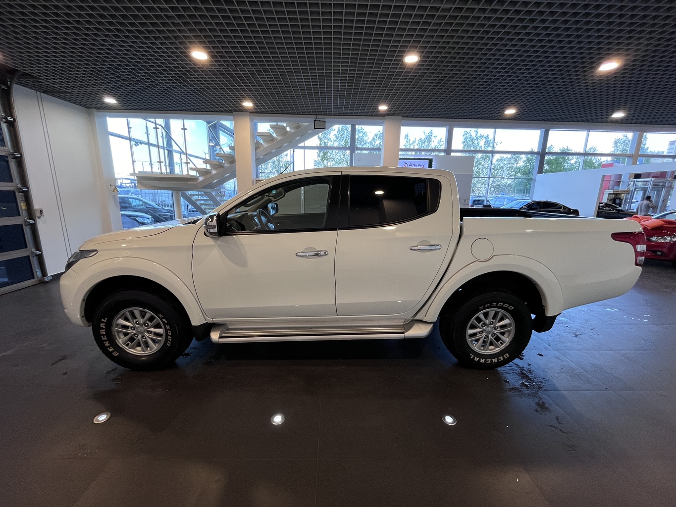 MITSUBISHI L200
