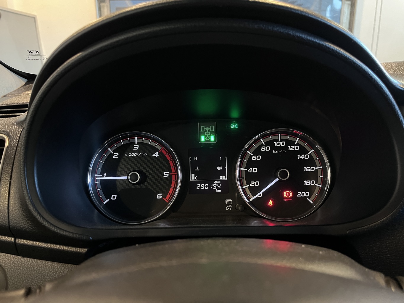 MITSUBISHI L200